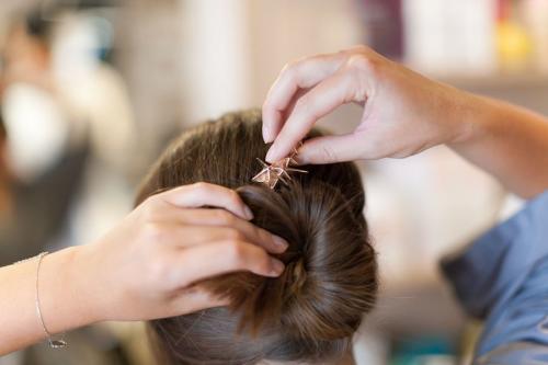 Заколки для коротких волос. Идеи с заколками «автомат» 23 Заколки для коротких волос. Идеи с заколками «автомат» 23