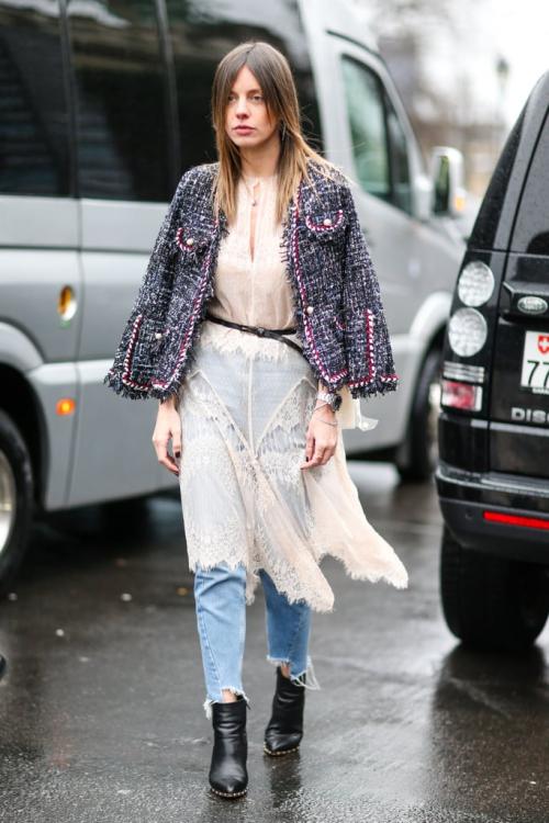 С чем носить джинсовое платье 2020. Как правильно носить платье   с джинсами: тренды 2020 с фото