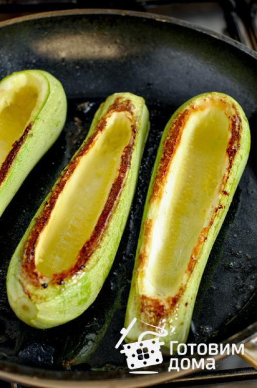 Лодочки из кабачков с курицей в духовке рецепт. Кабачки, фаршированные курицей