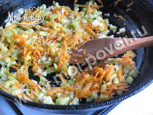 Лодочки из кабачков с курицей и рисом. Приготовление лодочек из кабачков, фаршированных курицей и овощами.