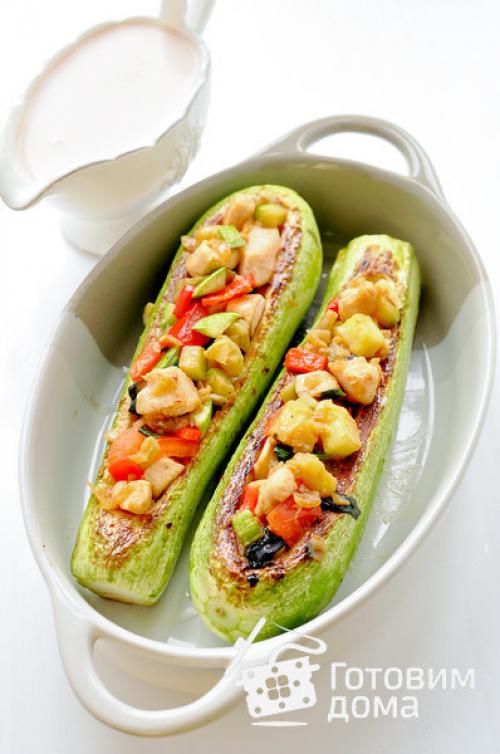 Лодочки из кабачков с курицей в духовке рецепт. Кабачки, фаршированные курицей