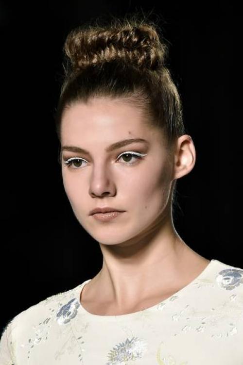 Белый макияж. Модные образы с белой подводкой для век