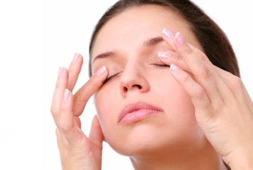 Подтянуть верхнее веко без операции. Как вернуть молодость векам