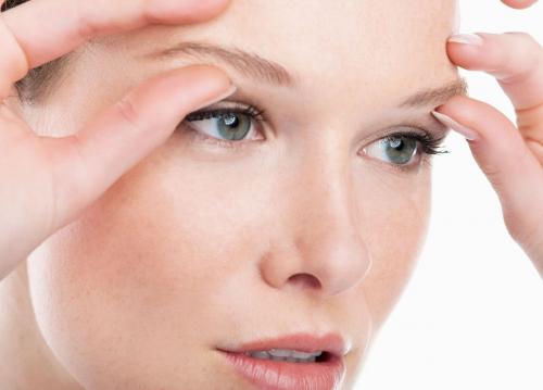Подтянуть верхнее веко без операции. Как вернуть молодость векам