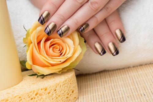 Черный маникюр с золотом. Черно-золотой маникюр: фото самых лучших идей