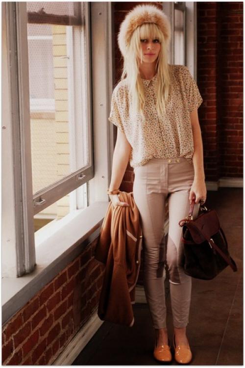 Бежевую блузку с чем носить. Бежевая блузка: с чем носить