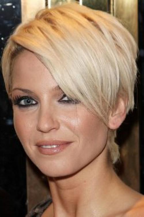 Вечерние прически на редкие волосы. Красивые прически для тонких волос: легкие модные укладки