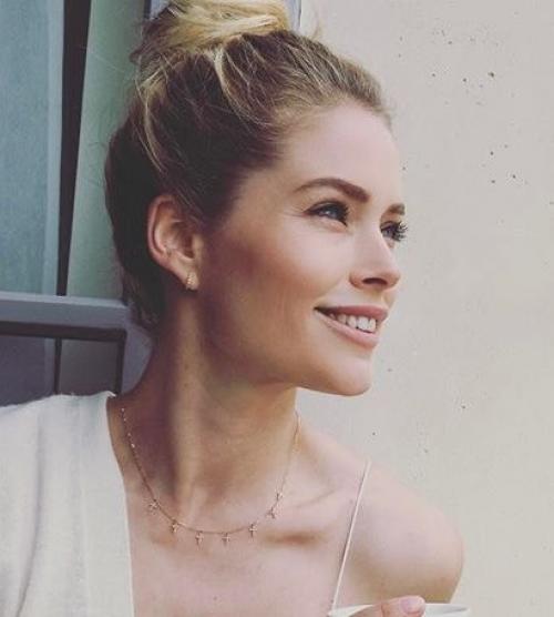 Окрашивание волос темные корни светлые концы на средние волосы. Знаменитости со светлыми волосами и темными корнями