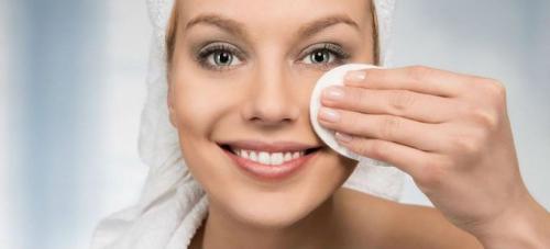 Как снять макияж в домашних условиях подручными. Как снять макияж в домашних условиях