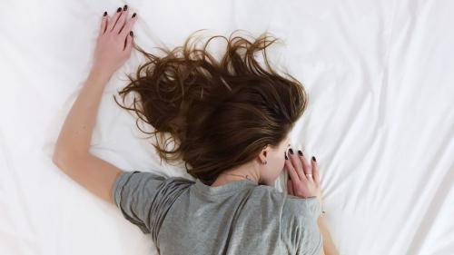 Почему ночью просыпаешься и не можешь уснуть. О, каких проблемах говорит плохой сон ночью у взрослого
