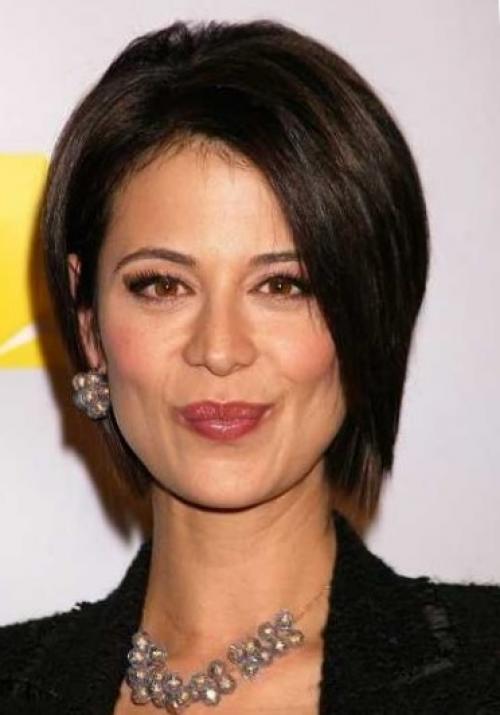 Стрижки на кудрявые волосы женщинам з. Короткие и средние стрижки женщинам за 50 лет, которые молодят