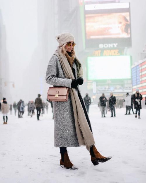 С чем носить длинное пальто зимой. Как носить пальто зимой и не замерзнуть: 5 стильных лайфхаков