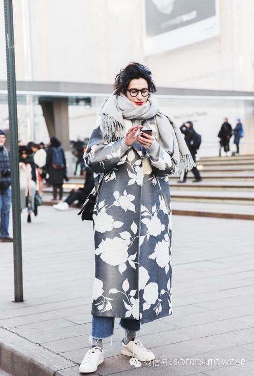 С чем носить длинное пальто зимой. Как носить пальто зимой и не замерзнуть: 5 стильных лайфхаков