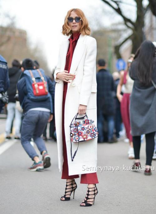 С чем носить удлиненное пальто. ДЛИННОЕ пальто — 55 фото-советов с чем носить.