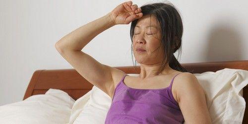 Почему ночью просыпаешься весь мокрый в поту женщина. Причины пробуждения среди ночи мокрой и в поту