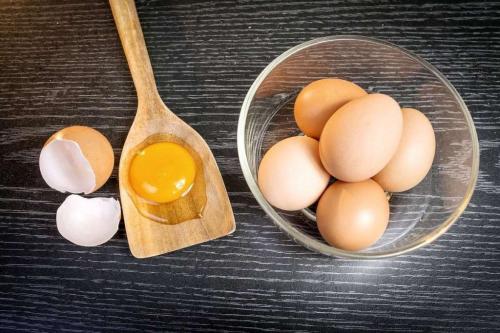 Домашние яйца польза. Польза и вред сырых куриных яиц