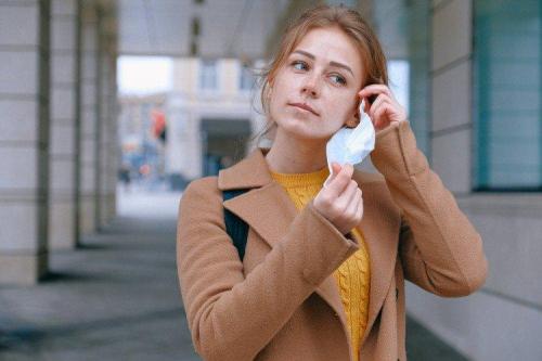 Как правильно одевать маску медицинскую, какой стороной. Как правильно носить медицинскую маску