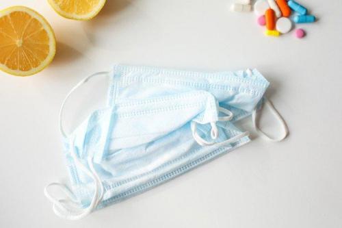 Как правильно одевать маску медицинскую, какой стороной. Как правильно носить медицинскую маску