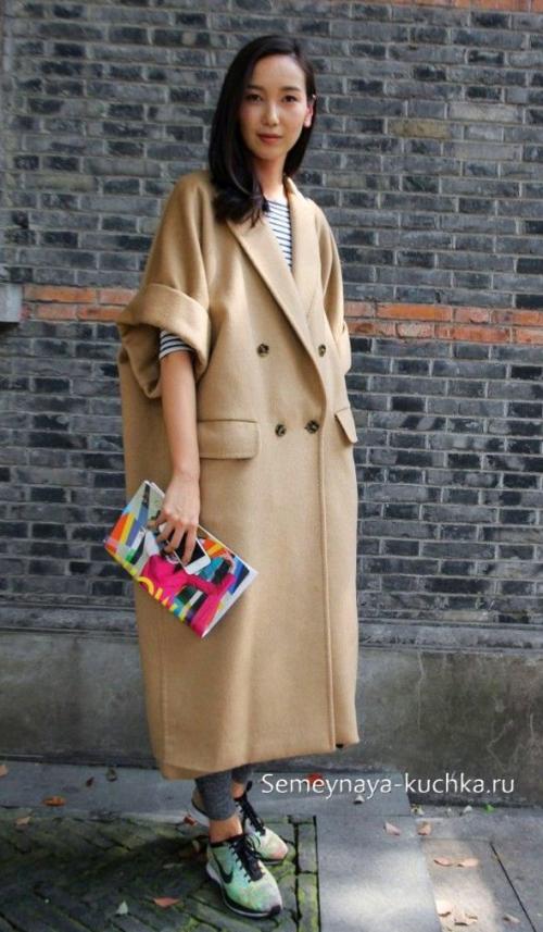 С чем носить удлиненное пальто. ДЛИННОЕ пальто — 55 фото-советов с чем носить.