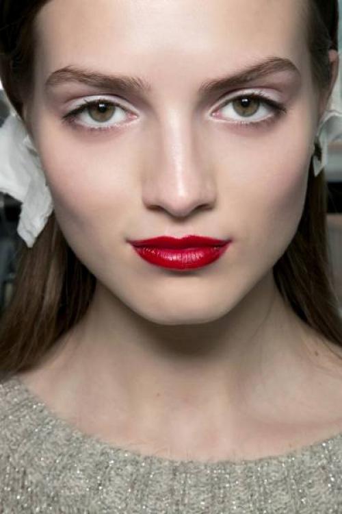 Белый макияж. Модные образы с белой подводкой для век