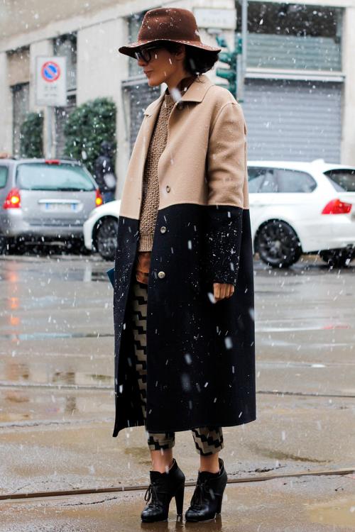 С чем носить длинное пальто зимой. Как носить пальто зимой и не замерзнуть: 5 стильных лайфхаков