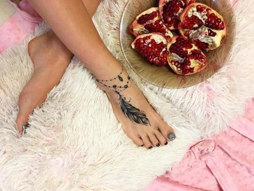 Тату на ноге на ляшке. Тату на ноге: значение