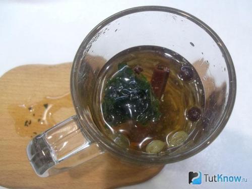 Чай с мелиссой и мятой. Чай с мятой, мелиссой, цитрусовыми и пряностями 07 Чай с мелиссой и мятой. Чай с мятой, мелиссой, цитрусовыми и пряностями 07