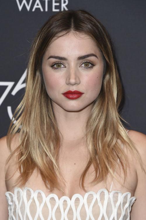 Волосы черные, а корни светлые. Знаменитости со светлыми волосами и темными корнями