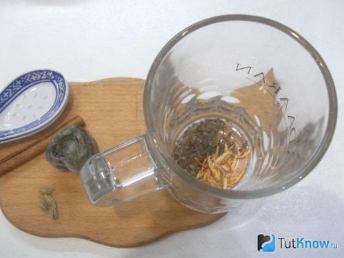 Чай с мелиссой и мятой. Чай с мятой, мелиссой, цитрусовыми и пряностями 02 Чай с мелиссой и мятой. Чай с мятой, мелиссой, цитрусовыми и пряностями 02