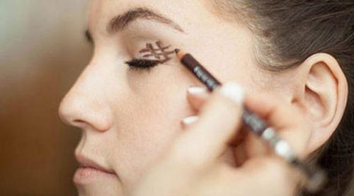 Каждая девушка должна это знать. Правила этикета, которые обязана знать каждая девушка! 12