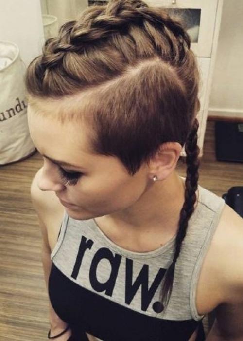 Рисунки машинкой на голове для девушек. Прически с рисунками для мальчиков и парней 05