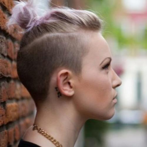 Рисунки машинкой на голове для девушек. Прически с рисунками для мальчиков и парней 07