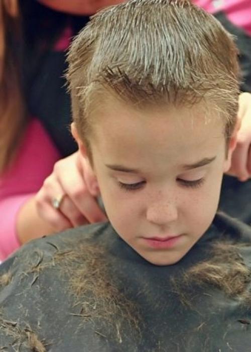 Рисунки машинкой на голове для девушек. Прически с рисунками для мальчиков и парней 15