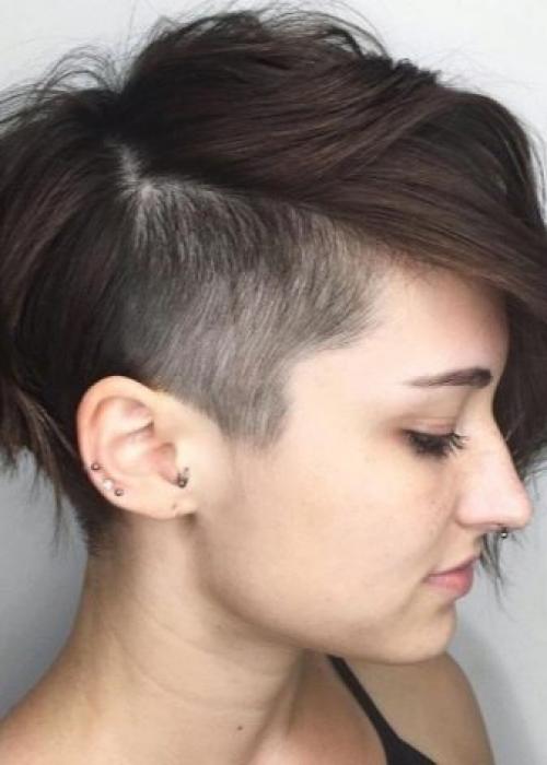 Рисунки машинкой на голове для девушек. Прически с рисунками для мальчиков и парней 11