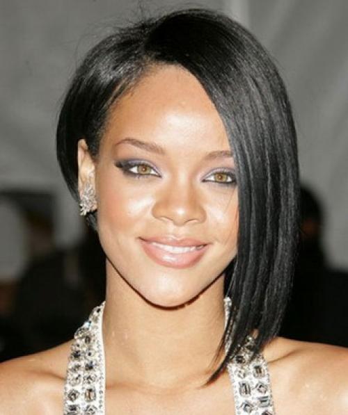 Короткая асимметричная стрижка с длинной челкой. Модные асимметричные стрижки 2020: минимализм и casual 03