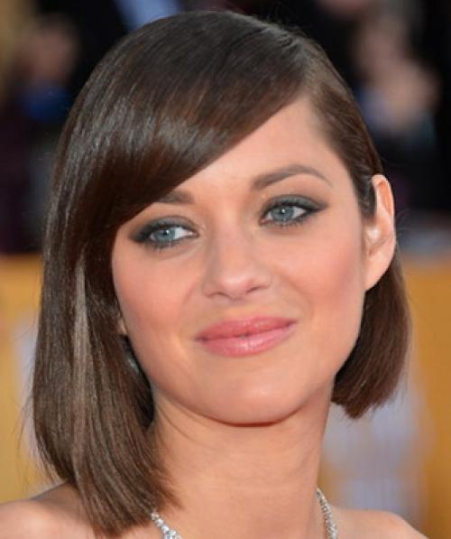 Короткая асимметричная стрижка с длинной челкой. Модные асимметричные стрижки 2020: минимализм и casual 13