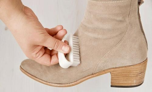 Как привести в порядок замшевую обувь в домашних условиях. Как чистить замшевую обувь: последовательность действий