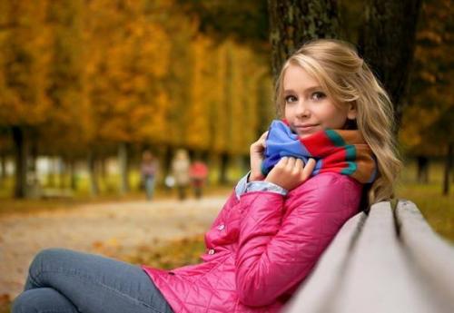 Как красиво завязать шарф-хомут на шее. Как носить шарф-хомут – простые и эффектные образы