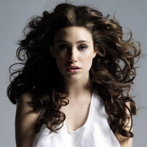 Женские стрижки на вьющиеся волосы 2019. Красивые стрижки на средние кудрявые волосы 2019-2020 – идеальная длина для непослушных кудряшек 26