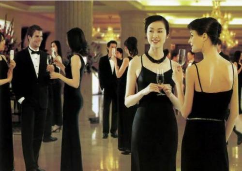 Вечерний дресс код для женщин. Дресс-код «Коктейль» (вечерний нарядный) для женщин