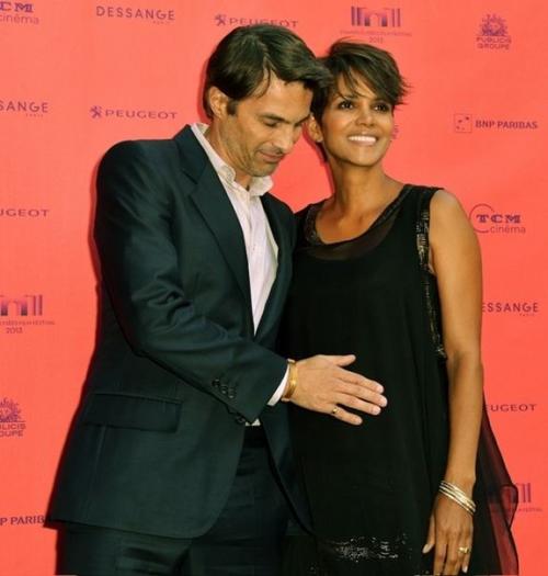 Звезды которым 45 лет. Звёзды, которые вышли замуж после 45 лет