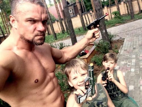 Кому из звезд 47 лет мужчина. 10 российских звезд-мужчин с идеальным телом