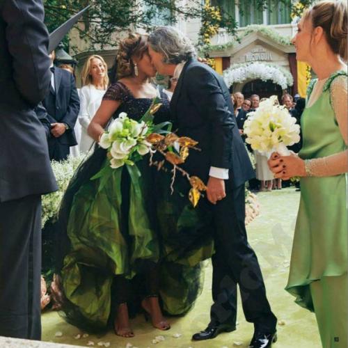 Звезды которым 45 лет. Звёзды, которые вышли замуж после 45 лет