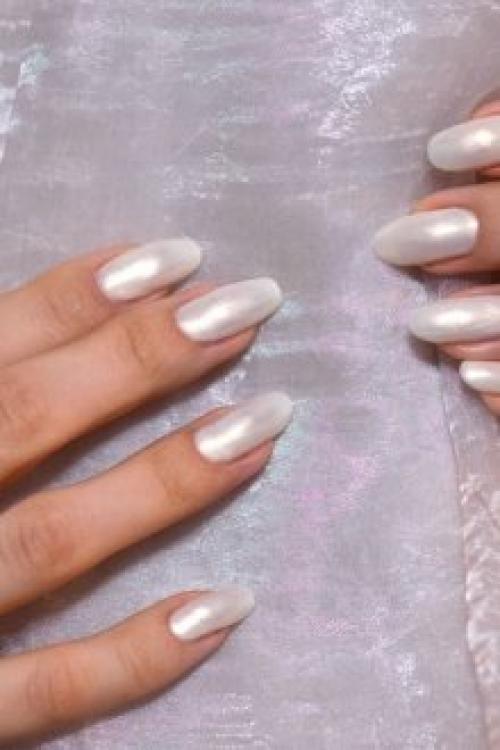 Маникюр с жемчужной. Разновидность жемчужного маникюра