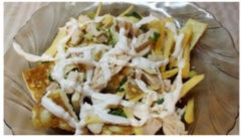 Салат с курицей и грибами и омлетом. Рецепт с омлетом и курицей