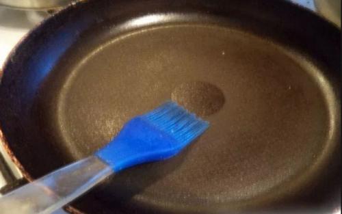 Салат с яичными блинчиками. Блинчики с копченой курицей – очень вкусный салат.