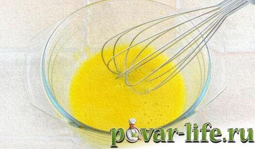 Салат с омлетным блином. Салат с курицей и омлетными блинчиками