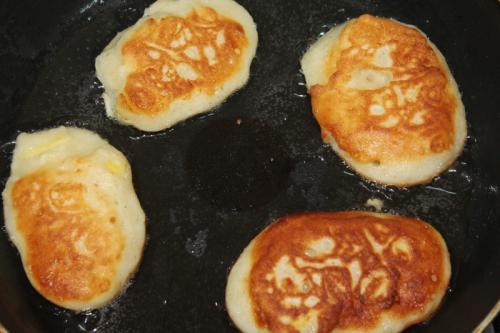 Яблочные оладьи с манкой. Яблочные оладьи на манке и кефире