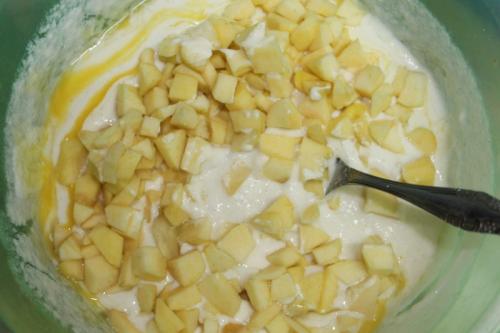 Яблочные оладьи с манкой. Яблочные оладьи на манке и кефире