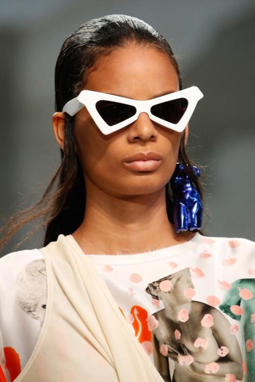 Солнцезащитные очки для треугольного лица. Модные треугольные очки